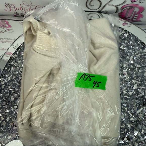 Wildfox pullover all you need is love long sleeve Beige Sweater with Red Text - Picture 11 of 11